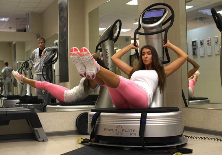 Занятия на виброплатформе для похудения: планка на Power Plate